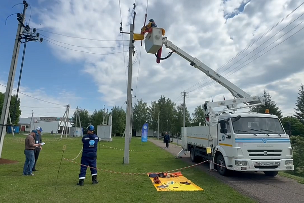 В этом году системные соревнования бригад электромонтеров распределительных сетей пройдут в июне на полигоне Центра работ под напряжением.